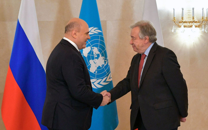 Premier Michaił Miszustin (z lewej) i sekretarz generalny OZN Antonio Guterres