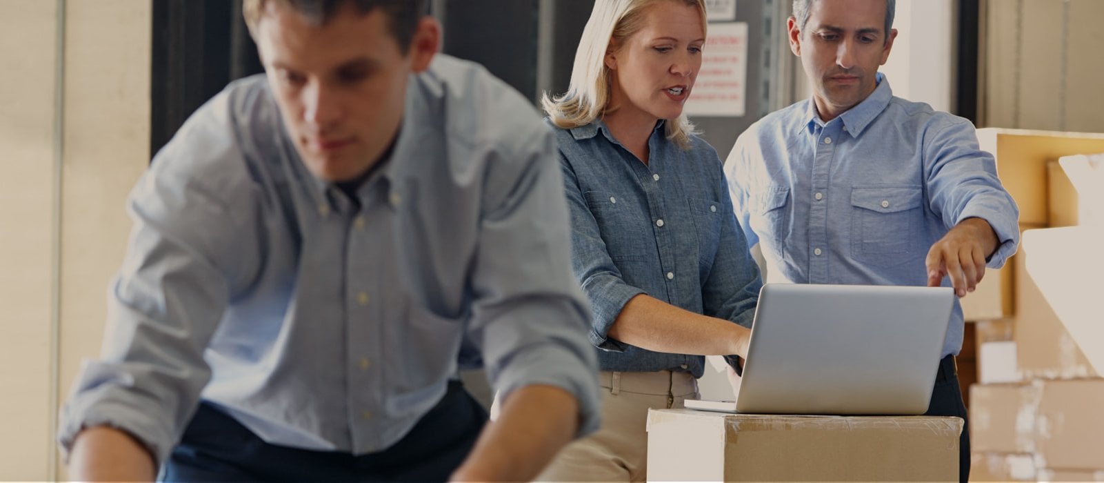 How can you avoid a backlog of packages after the weekend? Learn about the Weekend Shipments service for businesses