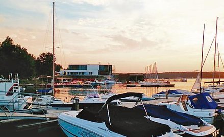 Wokół jeziora Ukiel powstała nowoczesna infrastruktura tyrystyczna.