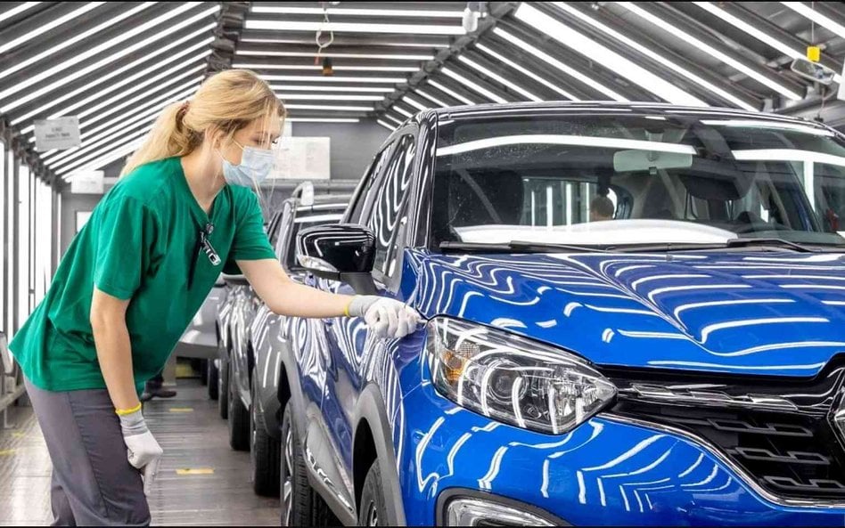 Renault musi sprzedać swoje fabryki Rosji za jednego rubla