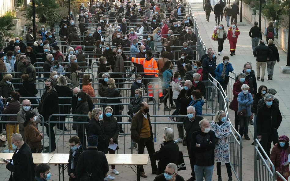 Francja: W weekend zaszczepiono ponad pół miliona osób