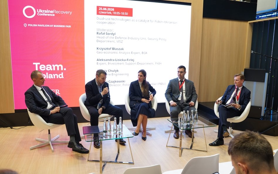 Uczestnicy panelu poświęconego projektom podwójnego zastosowania (ang. dual-use)
