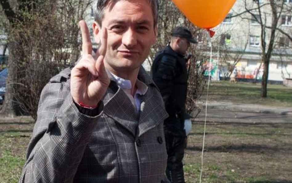 Większość ekspertów uznała projekt Roberta Biedronia (RP) za niezgodny z konstytucją