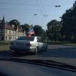 samochód z łotewską rejestracją z flagą donieckich separatystów