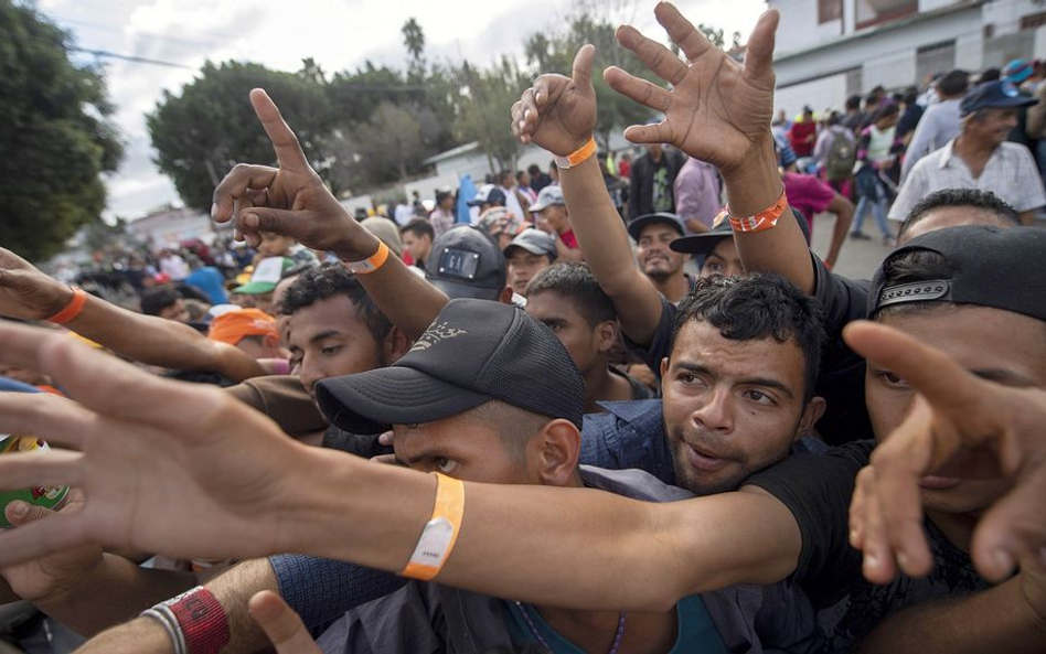 USA: Chaos podąża razem z migrantami