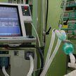 Łóżko szpitalne z respiratorem