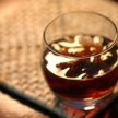 Whisky z colą i lodem