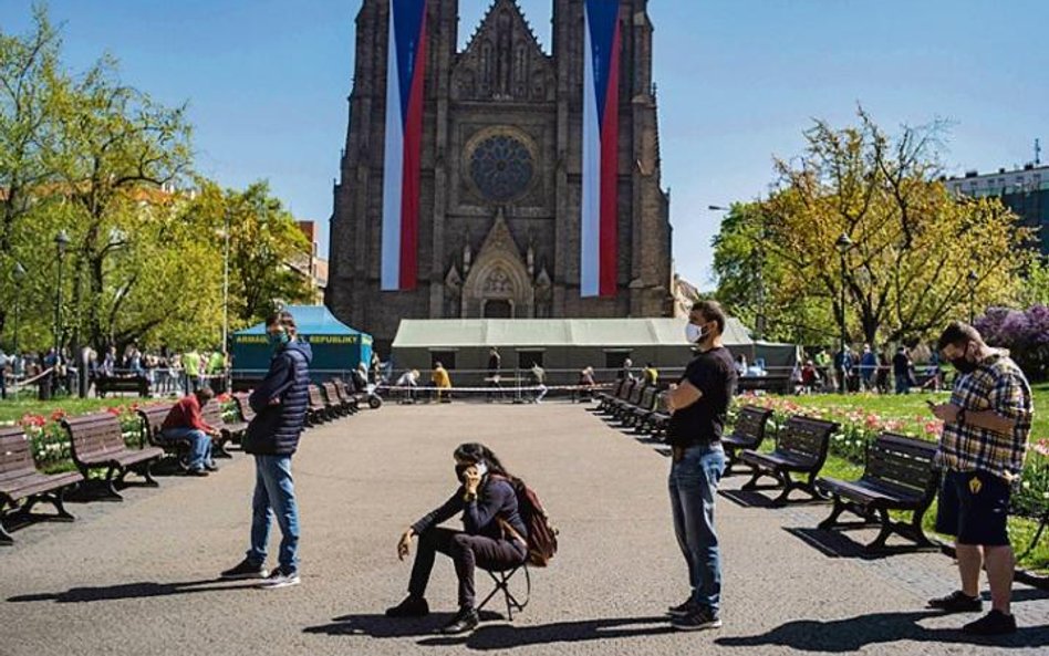 Praga. W kolejce do testu na koronawirusa