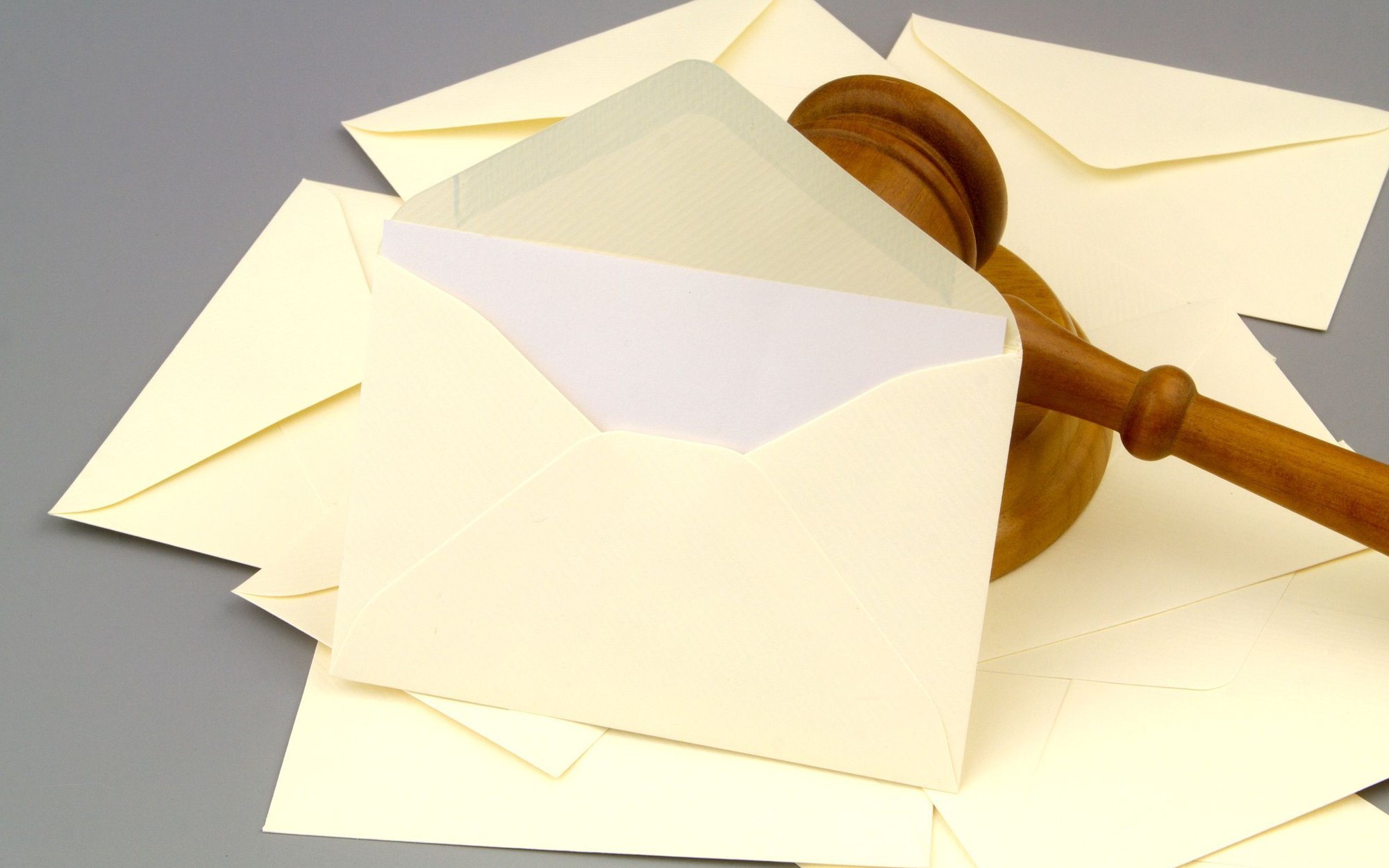 Czy UODO może interweniować w sprawie otwartej przesyłki sądowej? Wyrok NSA