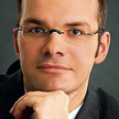 dr Sergiusz Trzeciak jest autorem książki „Marketing polityczny w Internecie”