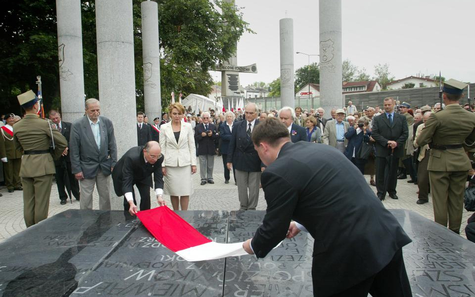 Dlaczego Platforma nie nazywa zbrodni wołyńskiej ludobójstwem?