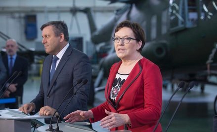 PiS: Premier jedzie pociągiem, a za nią leci samolot