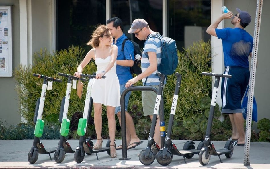 Rower, auto i hulajnoga w jednej aplikacji. Tak firmy się ratują