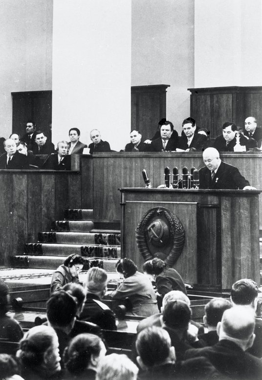 XX Zjazd KPZR: Nikita Chruszczow wygłasza referat o zbrodniach Stalina, noc z 24 na 25 lutego 1956 r