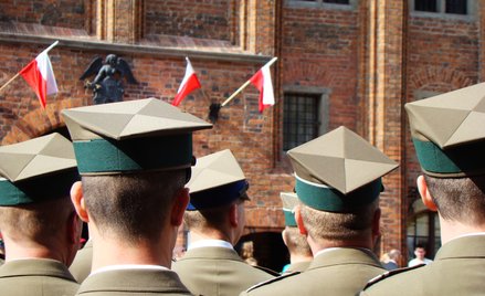 Dyrektorzy urzędów wyłączeni od obowiązku pełnienia czynnej służby wojskowej
