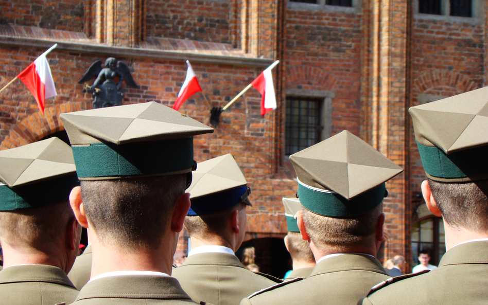 Dyrektorzy urzędów wyłączeni od obowiązku pełnienia czynnej służby wojskowej