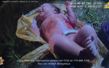 USA: Policjanci znaleźli żywego noworodka w plastikowej torbie