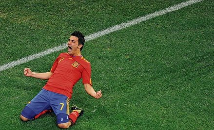 David Villa, urodzony 3 grudnia 1981. Król strzelców Euro 2008. Kluby: Sporting Gijon, Saragossa, Va