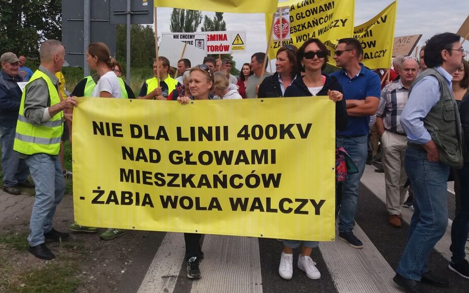 12 sierpnia blokowano drogę krajową nr 8 we wsi Oddział