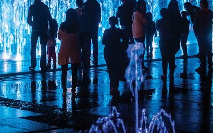 Pokazy tematyczne fontanny multimedialnej stanowią jedną z głównych atrakcji turystycznych Rzeszowa.