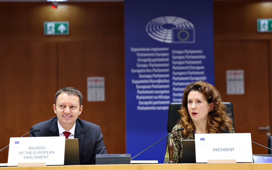 Kata Tüttő, przewodnicząca Komitetu Regionów i Siegfried Mureșan, współsprawozdawca Parlamentu Europ