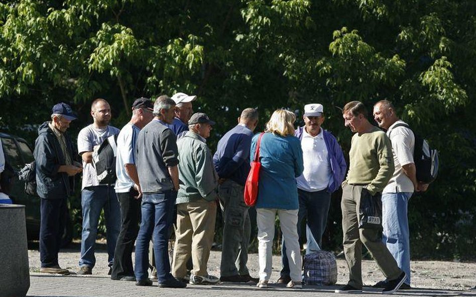 Ludzie oczekujący na propozycje pracy