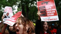 Ankara, 13 czerwca. Protest przeciwko zbliżającemu się szczytowi NATO. Hasło na transparencie:  „NAT