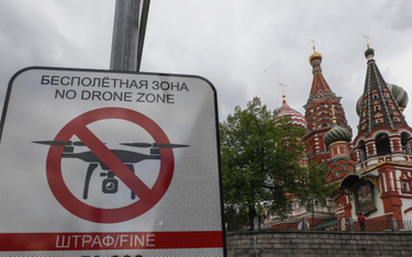Tablica informująca o zakazie lotów dronów, plac Czerwony, Moskwa