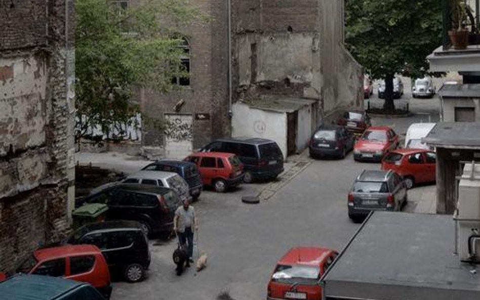 Korzystający ze społecznego parkingu płaci podatek i za wieczyste użytkowanie