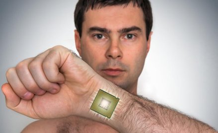 Firmy czipują pracowników. Związki zawodowe ostrzegają