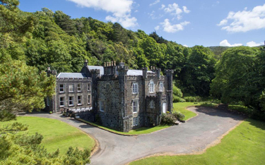 Przepiękny zamek na malowniczej szkockiej wyspie na sprzedaż