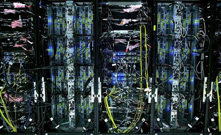 Kadr z filmu "Strażnicy pamięci. Digitalizacja dóbr kultury"