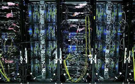 Kadr z filmu "Strażnicy pamięci. Digitalizacja dóbr kultury"