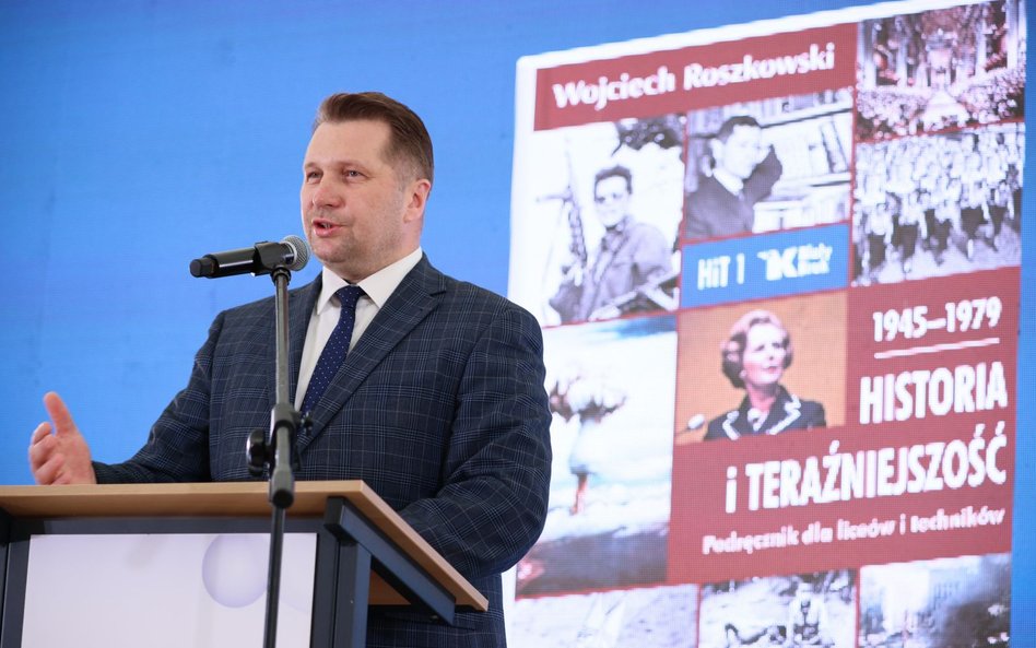 Przemysław Czarnek podczas konferencji dla nauczycieli chwalił podręcznik do historii i teraźniejszo