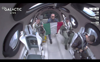 Włosi piszą historię. Pasazerowie z Italii odbyli pierwszy lot komercyjny lot Virgin Galactic