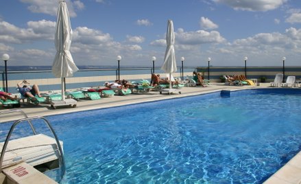 Dwa tysiące złotych oszczędności na jednej wycieczce? To możliwe – pokazują eksperci