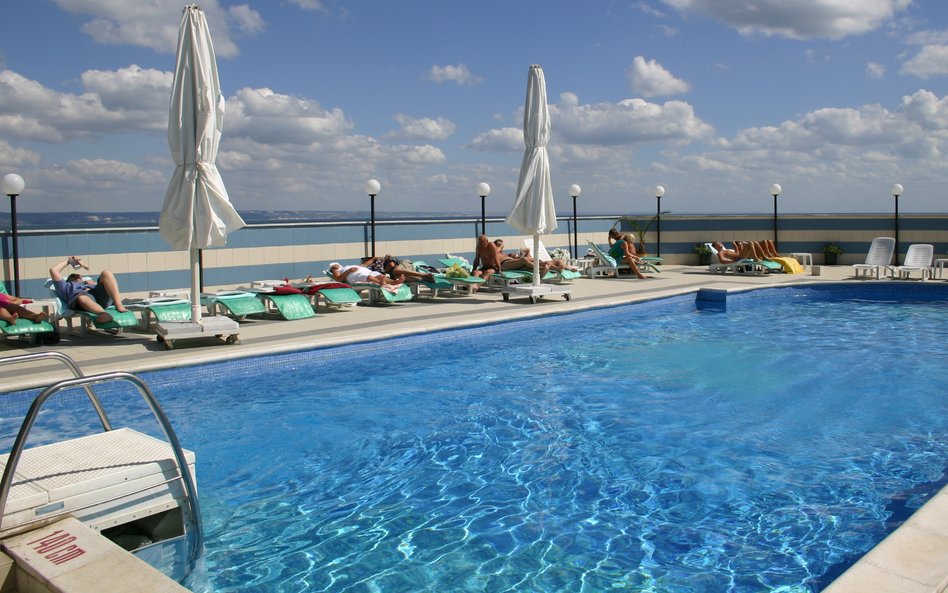 Dwa tysiące złotych oszczędności na jednej wycieczce? To możliwe – pokazują eksperci