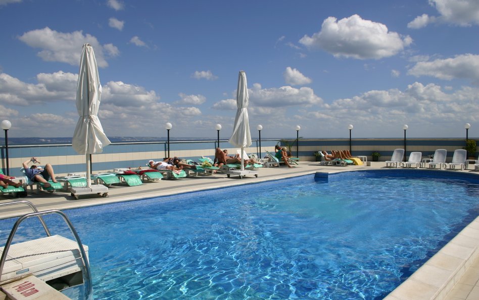 Ulubione kierunki wakacyjne Polaków drożeją. Efekt wojny na Bliskim Wschodzie?