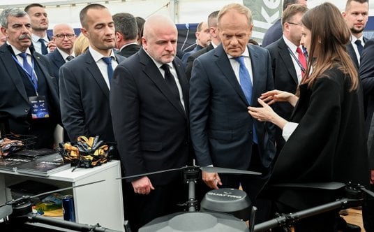 Premier Donald Tusk i przewodniczący rady ds. współpracy z Ukrainą Paweł Kowal podczas drugiego dnia