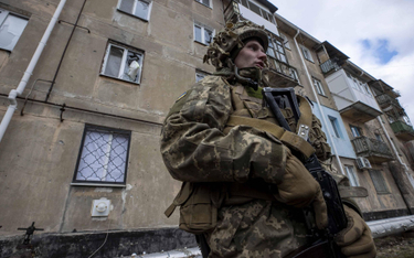 Ukraiński żołnierz w miejscowości Szczastia