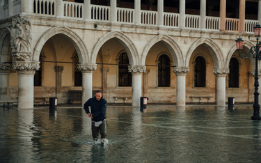 Wrzesień 2020 roku, woda wdarła się na plac świętego Marka w Wenecji.