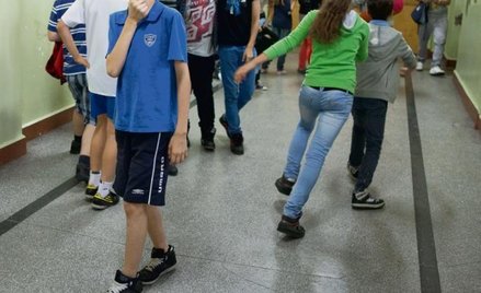 Policja: Nastolatkowie coraz częściej zabijają i gwałcą