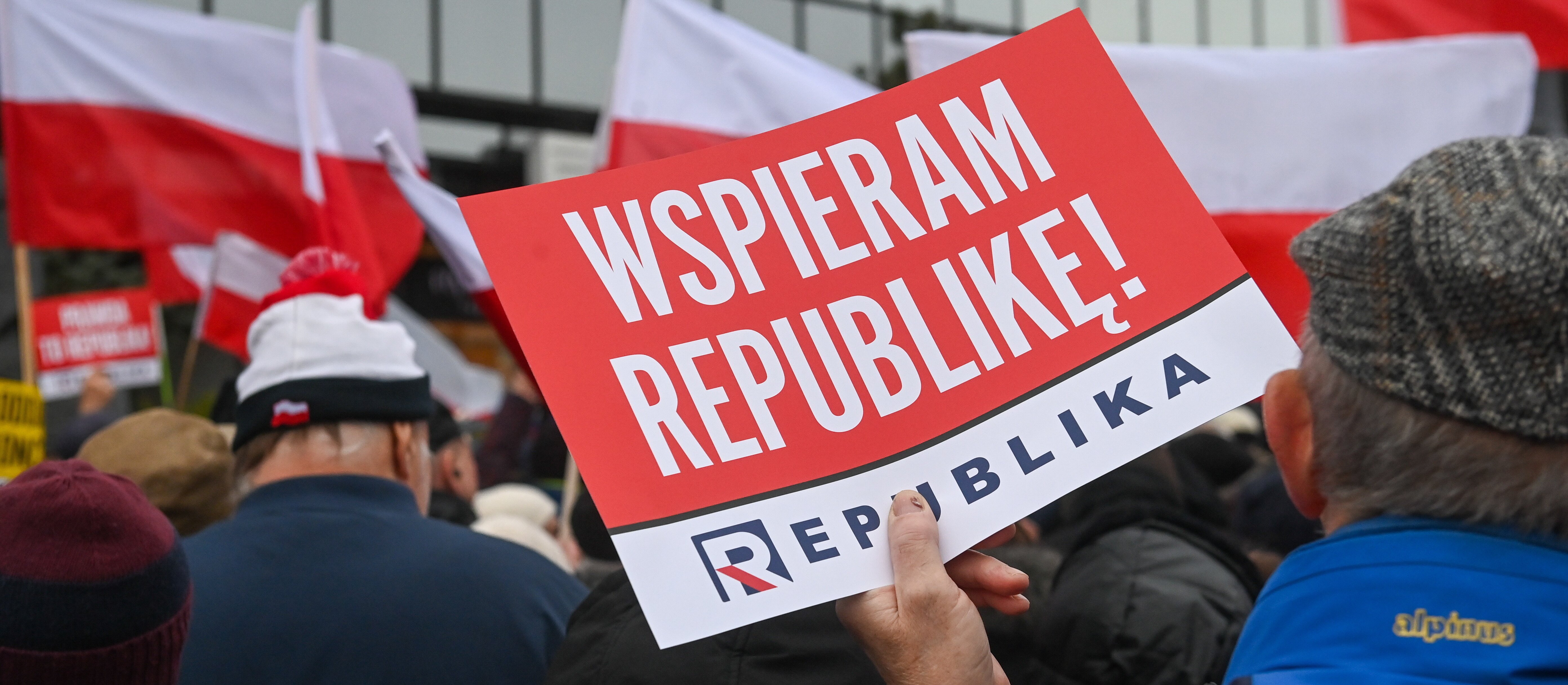 PiS hojne dla Telewizji Republika. Partyjna centrala zapłaciła za spoty