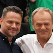 Premier Donald Tusk (P) oraz prezydent Warszawy Rafał Trzaskowski