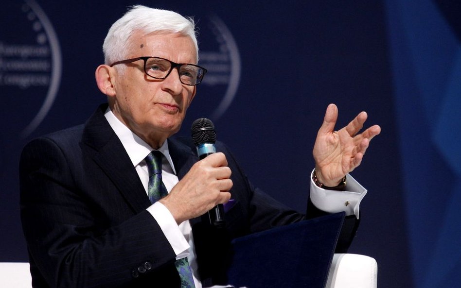 Były premier Jerzy Buzek podczas Europejskiego Kongresu Gospodarczego w Katowicach