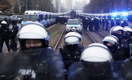 Policjantów zniechęca udział w politycznych inicjatywach (na zdjęciu ochrona domu prezesa PiS)