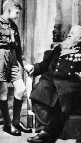 Harcerzom, studentom i uczniom II RP, którzy spotykali się z ostatnimi weteranami powstania stycznio