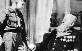 Harcerzom, studentom i uczniom II RP, którzy spotykali się z ostatnimi weteranami powstania stycznio