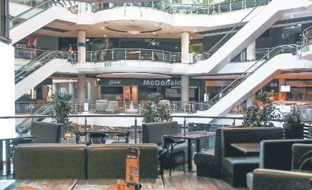Centra handlowe nadal będą świeciły pustkami. Klienci jeszcze tłumnie nie wracają.