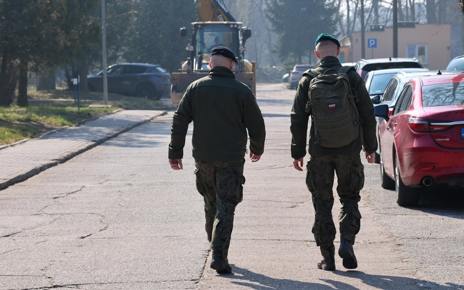 W Polsce funkcjonują cztery wojskowe uczelnie: Akademia Wojsk Lądowych we Wrocławiu, Wojskowa Akadem